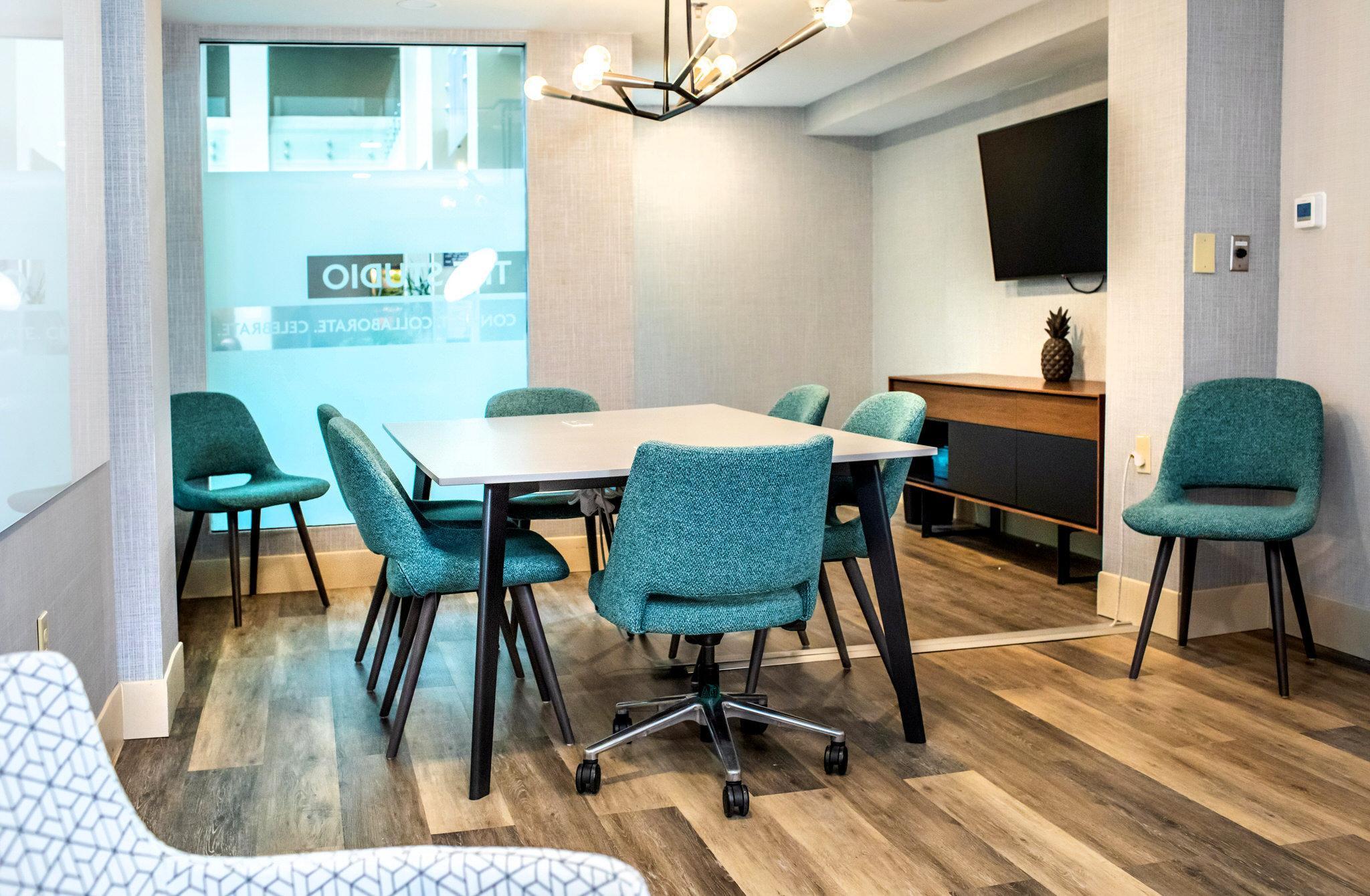 Отель Crowne Plaza Charleston By Ihg Север Чарлстон Экстерьер фото